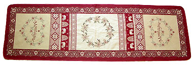 Montagne Jacquard Table runner (beige-bordeax) - Click Image to Close